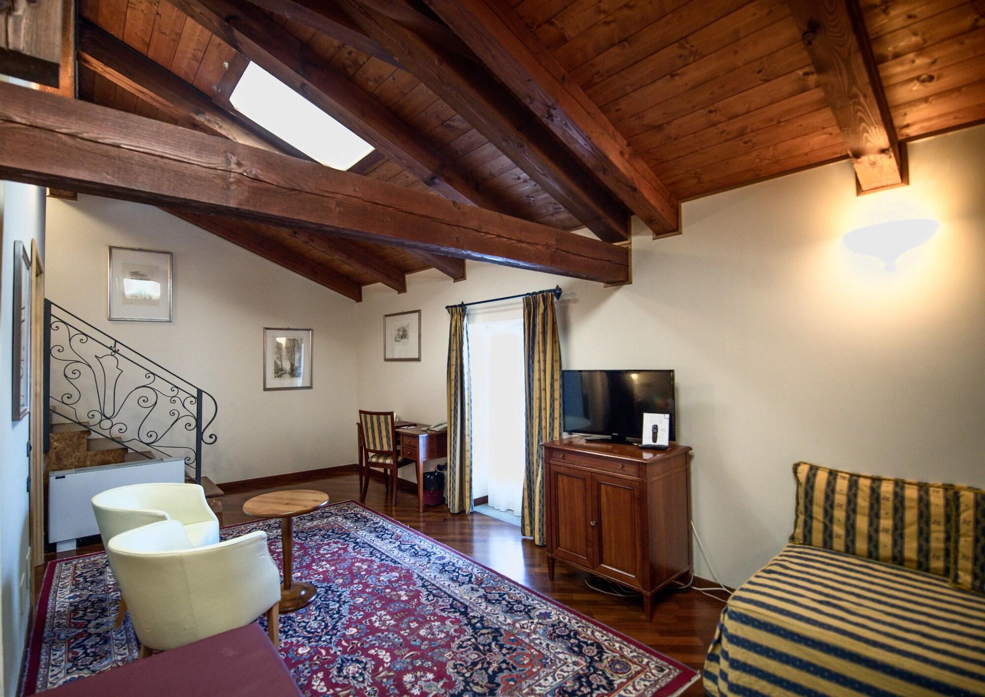 Castello Rosso Hotel 4*